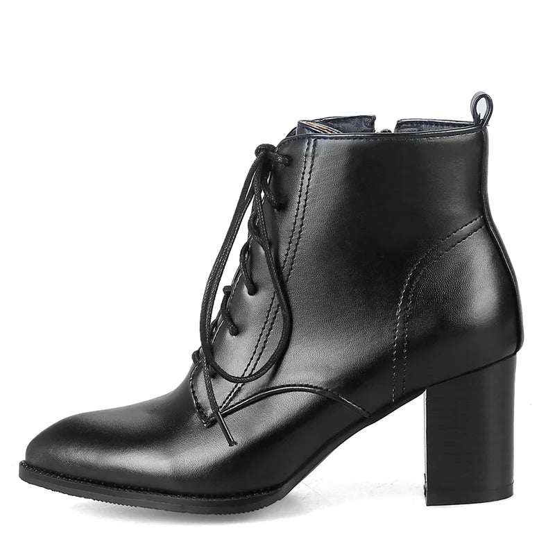 Bota Feminina Cano Curto de Couro PU